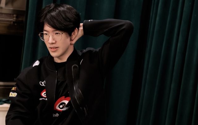 感谢你们的支持 - florescent 在 R 指控后首次露面