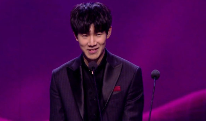 knight泽丽狂暴杀戮 Elk百步穿杨 BLG十六分钟领先一万拿赛点